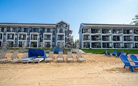 Pointes North Beachfront Hotel - 2 Person Spa Tub Studios